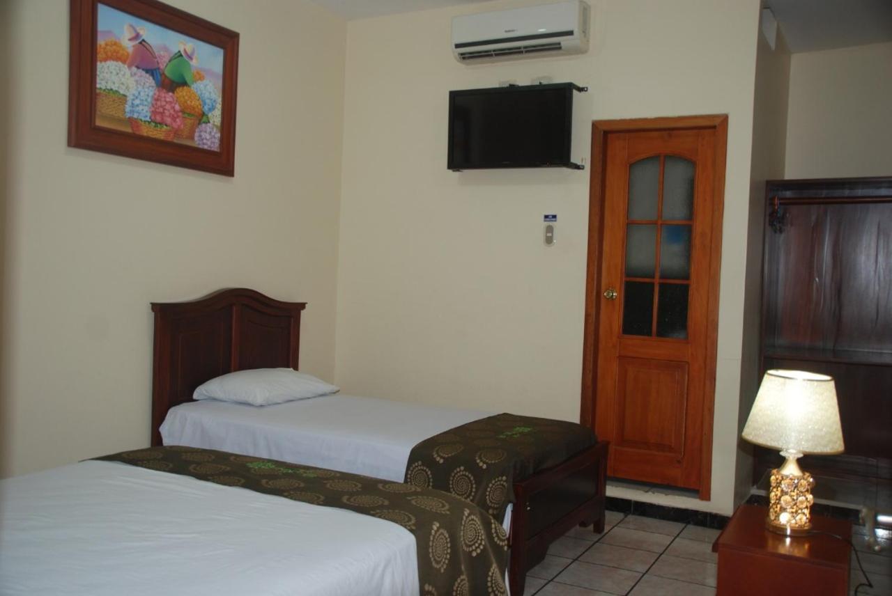 D' Ruiz Hotel Quevedo Exterior foto